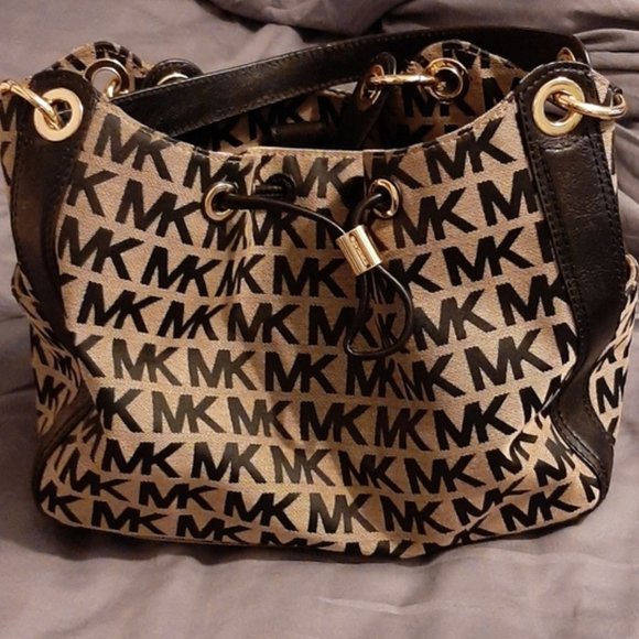 Michael Kors Handbags - Authentic Women's Michael Kors Large Tote Bag